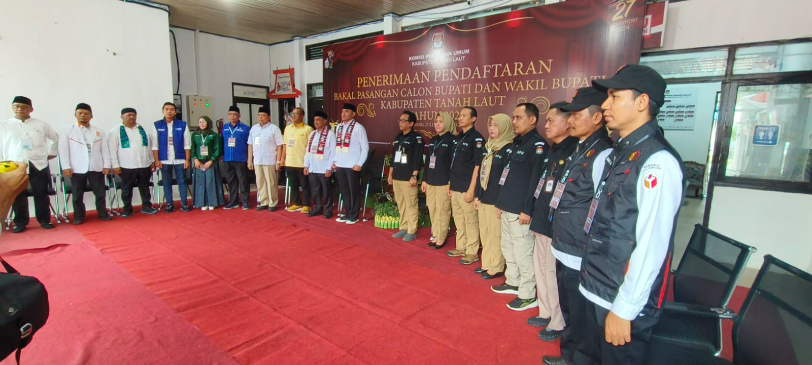 Bawaslu Kab. Tanah Laut (Ketua, anggota dan Staf) Awasi secara melekat pendaftaran Bakal Calon Bupati dan Wakil Bupati Tanah Laut. Tala, 28/8/2024