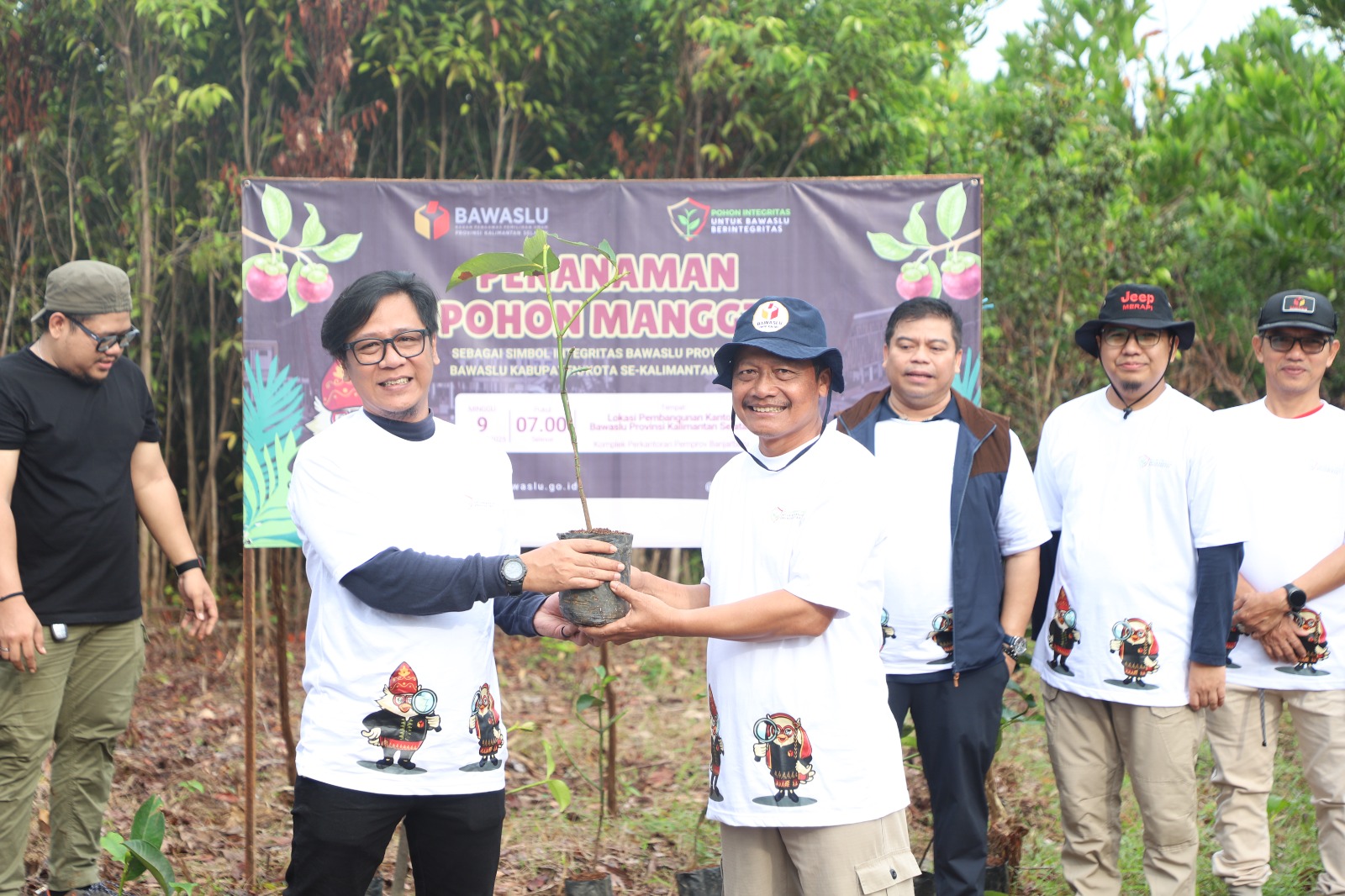 penanaman pohon berintegritas (manggis) 