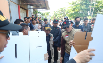 Bawaslu Kabupaten Tanah Laut lakukan Pengawasan Pendistribusian Logistik (Kotak Suara) Pilkada 2024.