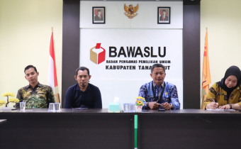 Pimpinan Bawaslu Kabupaten Tanah L